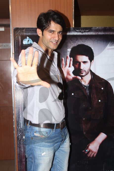 hiten-tejwani-possing-at-the-trailer-launch-of-saansein-the-last-breather