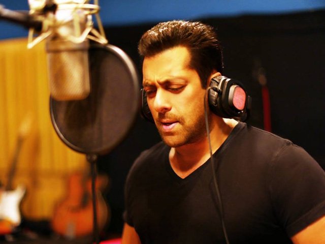 Salman Khan singing