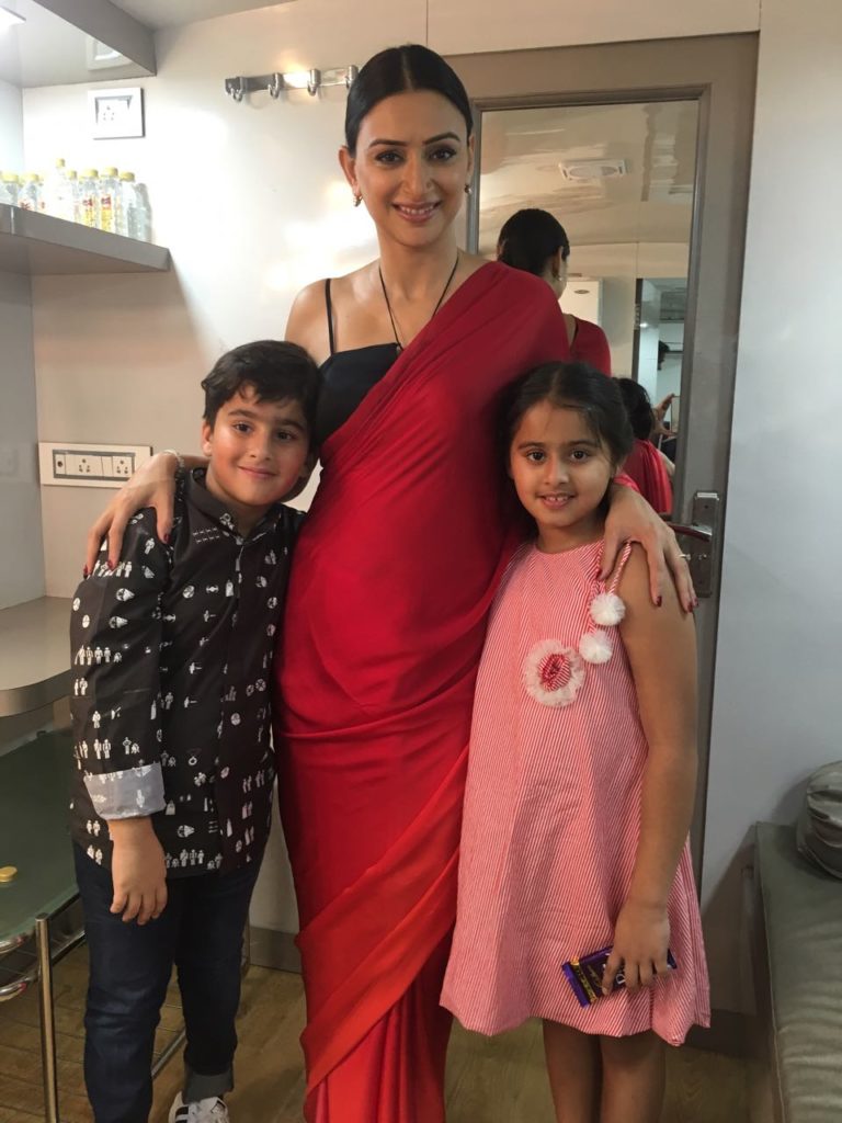 Gauri with Kids Katya & Nevaan Hiten Tejwani