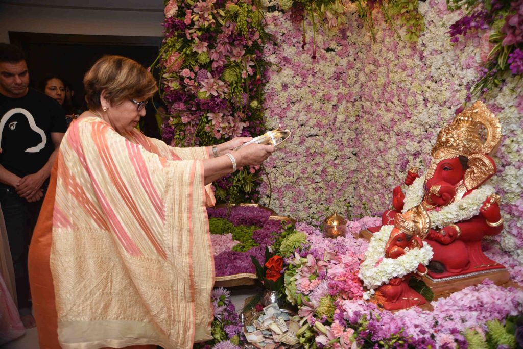 Helen during visarjan of actor Salman Khan's ganpati in Mumbai, India on September 6, 2016. (Utsav Devdutta/SOLARIS IMAGES)