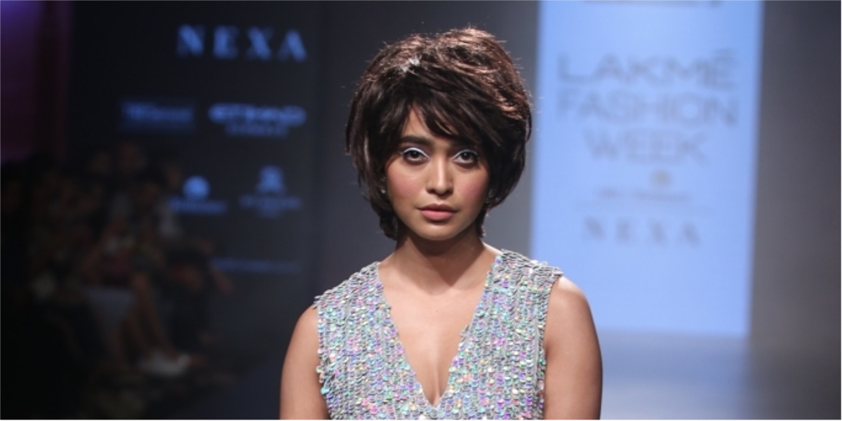 Sayani Gupta turns showstopper for LFW 2017 - Bollyworm