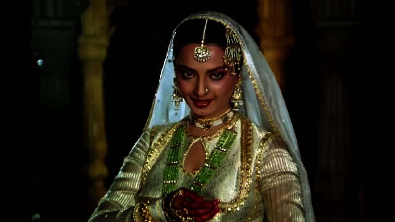 Здесь была красавица индийский. Рекха Умрао. Умрао Джан. Rekha Umrao Jaan. Индийская актриса Umrao Jaan.